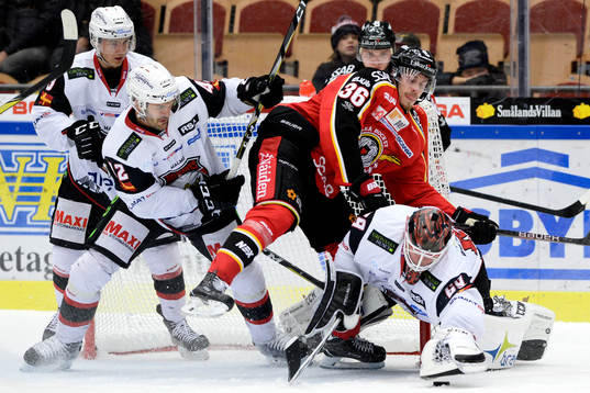 Luleås Emil Larsson och Malmö Redhawks målvakt Oscar
