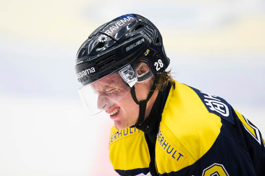 s Anton Bengtsson blöder från hakan