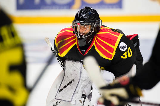 Brynäs målvakt Samuel Ersson deppar