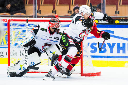 Malmö Redhawks Nils Andersson och Luleås Patrick Cehlin