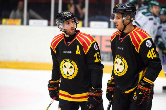 Brynäs Ryan Gunderson och Jesper Jensen deppar