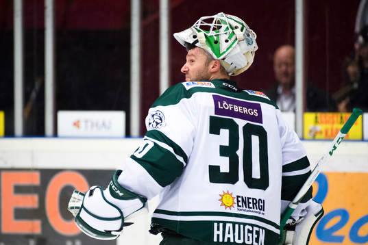 Färjestads målvakt Lars Haugen deppar