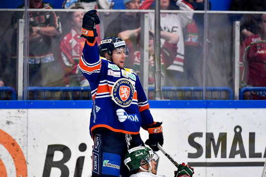 Växjös Robert Rosén jublar