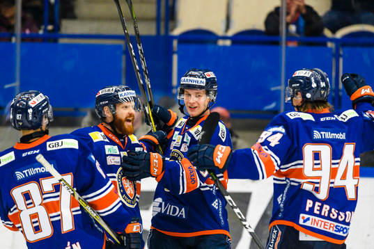 Växjös Elias Pettersson jublar