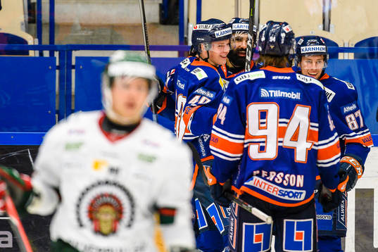 Växjös Elias Pettersson jublar