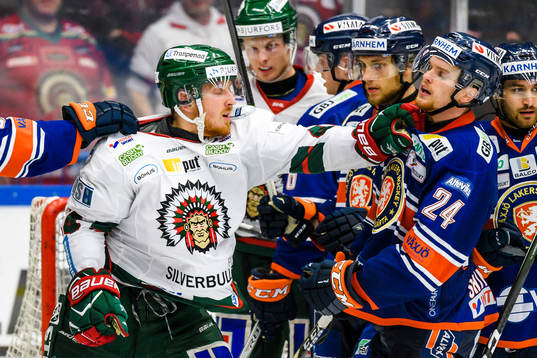Gruff mellan Frölundas Pontus Widerström och Växjös