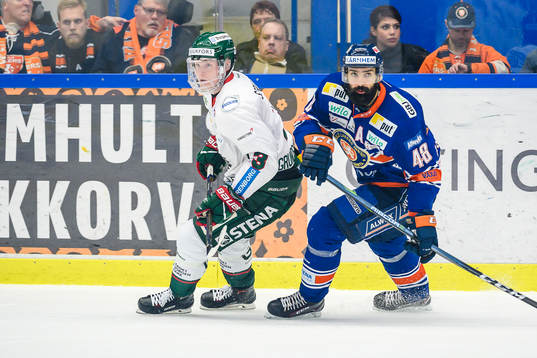 Frölundas Carl Grundström och Växjös Daniel Rahimi