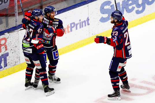 Linköpings Anton Karlsson har gjort 1-1-målet och jublar