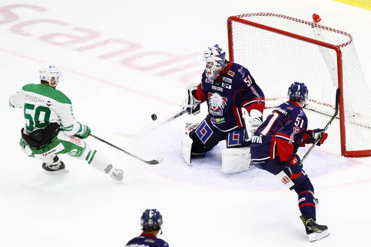 Linköpings målvakt Jonas Gustavsson och Rögles Juhamatti