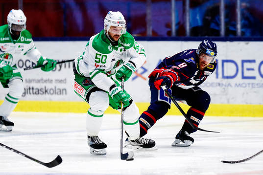Rögles Juhamatti Aaltonen och Linköpings Derek Roy i kamp