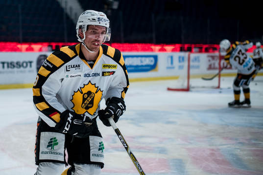 Skellefteås Matt Anderson före ishockeymatchen i SHL