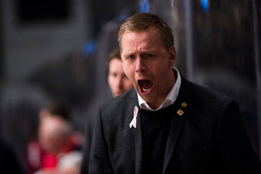 Skellefteås assisterande tränare Bert Robertsson reagerar