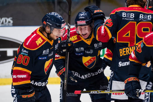 Djurgårdens Gustav Possler och Henrik Eriksson jublar
