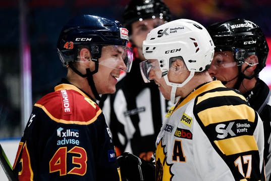 Djurgårdens Tom Nilsson och Skellefteås Pär Lindholm i