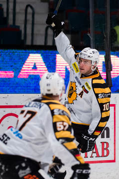 Skellefteås Joakim Lindström jublar