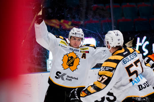 Skellefteås Joakim Lindström jublar