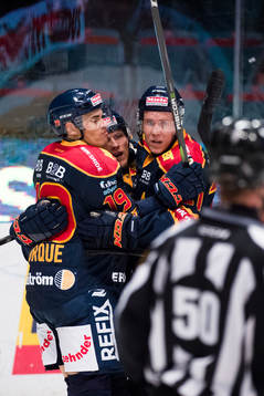 Djurgårdens Rene Bourque och Andreas Engqvist jublar