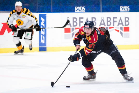 Djurgårdens Axel Jonsson Fjällby i spel utan en handske