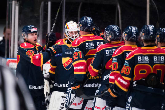 Djurgårdens målvakt Adam Reideborn jublar