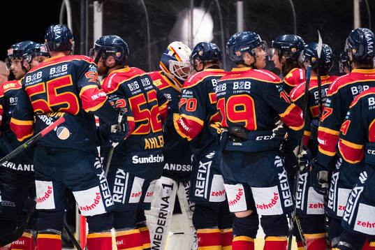 Djurgårdens målvakt Adam Reideborn jublar