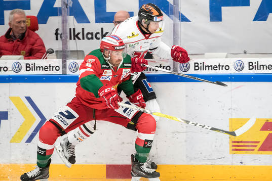 Moras Andrew Rowe och Örebros Gustav Backström  i