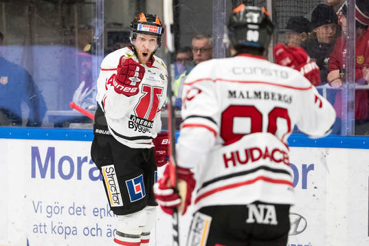 Örebros Tom Wandell jublar