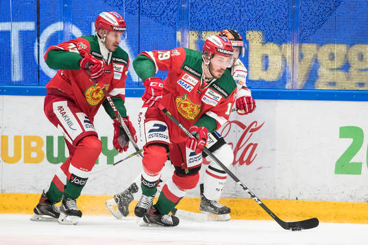 Moras John Persson och Keaton Ellerby  i ishockeymatchen i