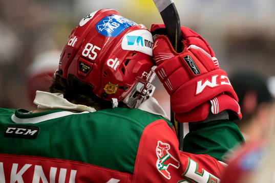 Moras Michael Haga  i ishockeymatchen i SHL mellan Mora och