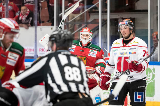 Moras målvakt Christian Engstrand jublar