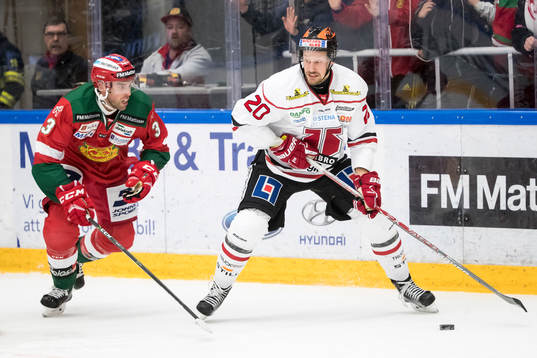Moras Brandon Gormley och Örebros Marcus Weinstock  i