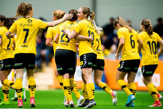 Marte Berget of LSK Kvinner celebrates with teammates
