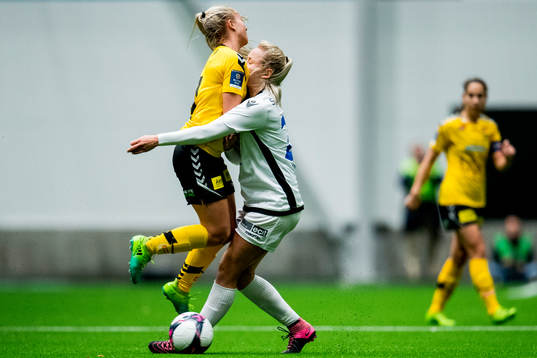 Emilie Marie Woldvik of LSK Kvinner and Victoria Ludvigsen