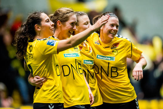 Marte Berget of LSK Kvinner celebrates with teammates