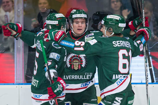 Frölundas Victor Olofsson jublar och omfamnas av Adam