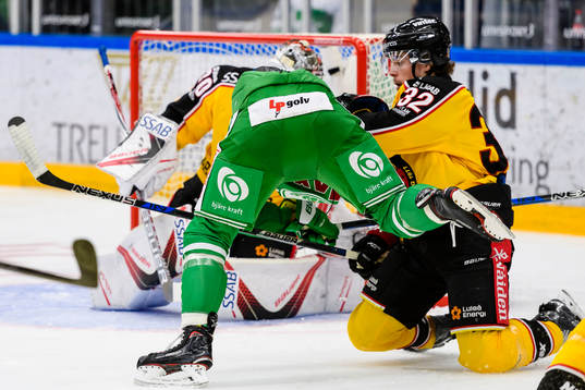 Rögles Daniel Widing och Luleås Oscar Engsund
