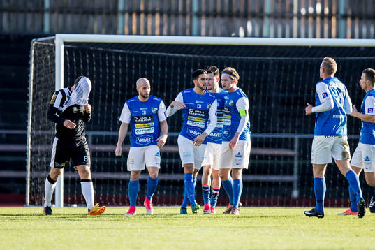 Oddevolds Johan Patriksson har gjort 1-0 och jublar med