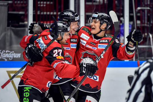 Malmö Redhawks Lars Bryggman jublar med lagkamrater