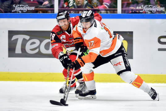 Malmö Redhawks Jens Olsson och Karlskronas Joel Kellman