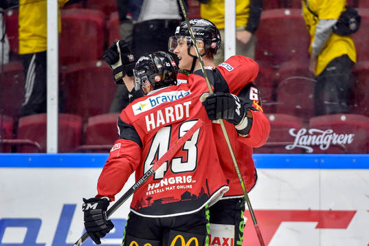 Malmö Redhawks Nichlas Hardt och Fredrik Händemark jublar