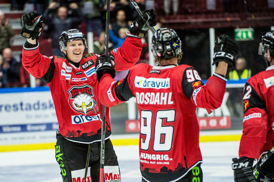 Malmö Redhawks Lars Bryggman jublar åt Kim Rosdahls 3-1 i
