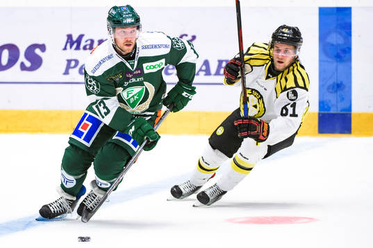 Färjestads Linus Persson och Brynäs Juuso Ikonen