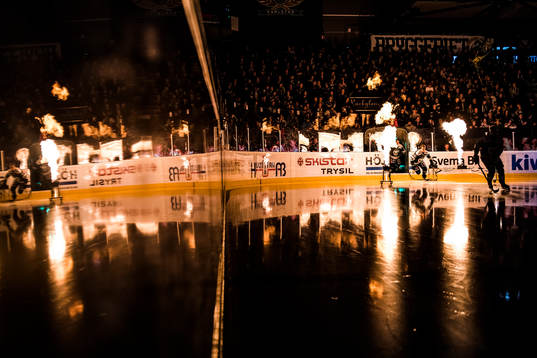 Färjestads spelare äntrar isen