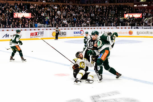Brynäs Lukas Kilström och Färjestads Per Åslund