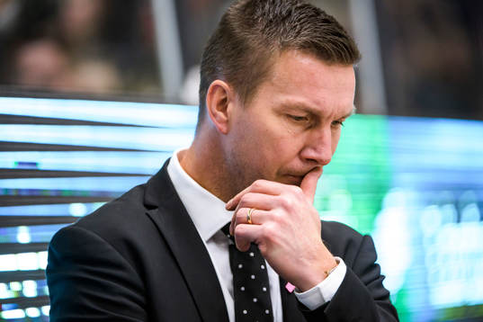 Färjestads tränare Johan Pennerborn deppar