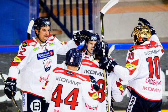 David Morley of Lillehammer celebrates with his teammates