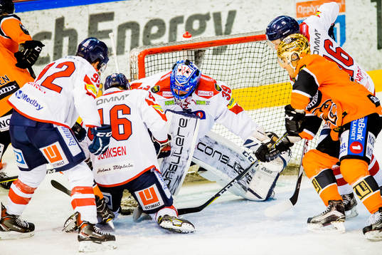 Nick Dineen, Patrick Stig Hylland Ulriksen, goaltender Nils