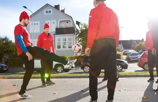 Örebros Jonathan Andersson och Jare Sallinen värmer upp