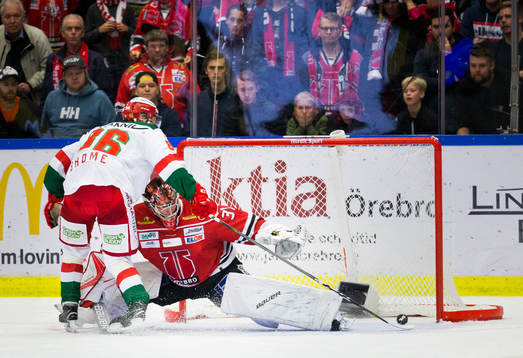 Moras Mathias Bromé sätter