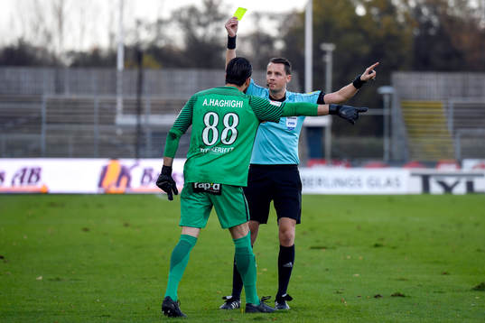 AFC Eskilstunas Målvakt Alireza Haghighi är vansinnig på