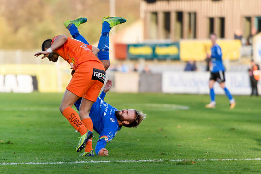 AFC Eskilstunas Sasa Matic och Halmstads Jesper Westerberg